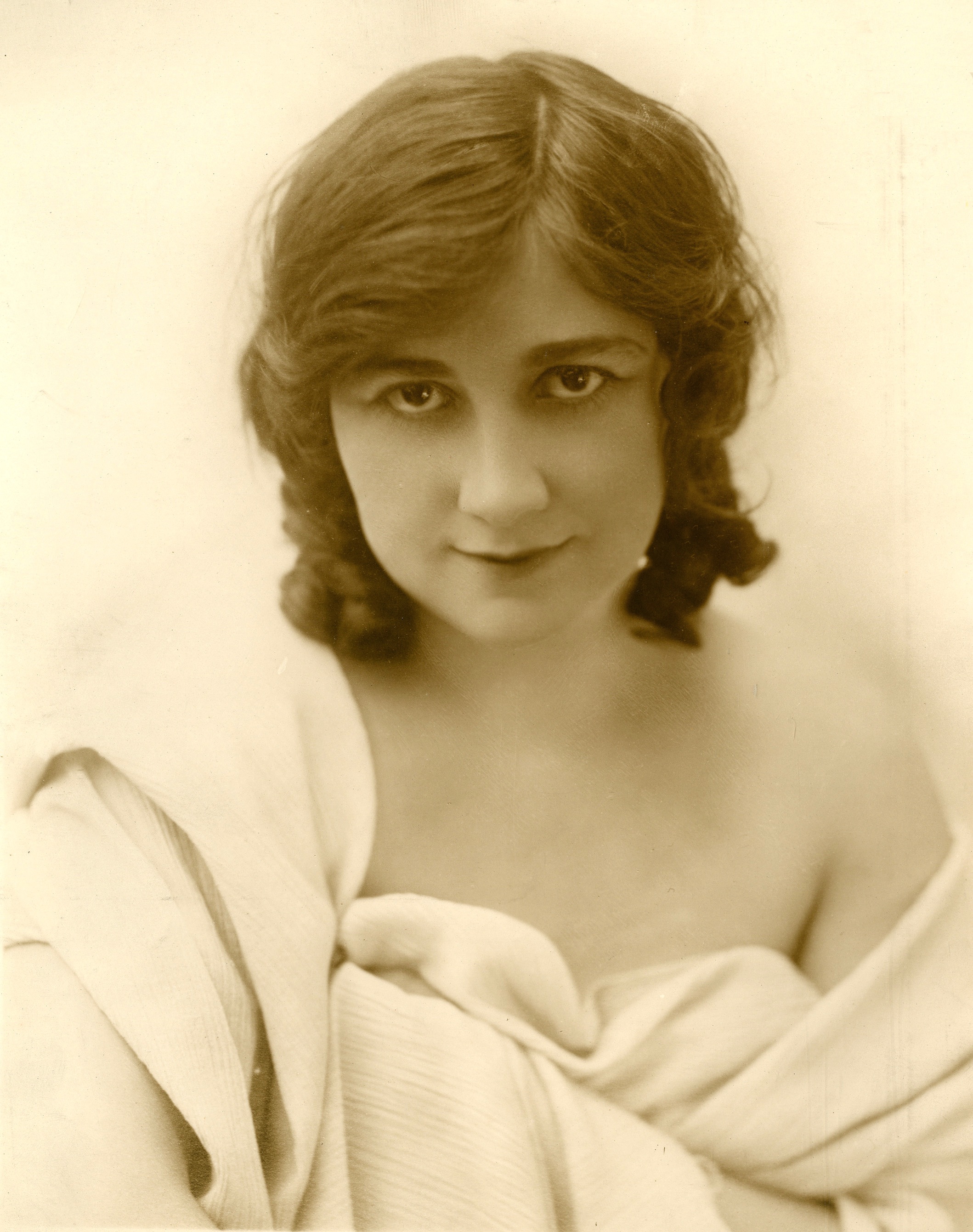 Maryfuller-1914-silentfilmactress-1.jpg